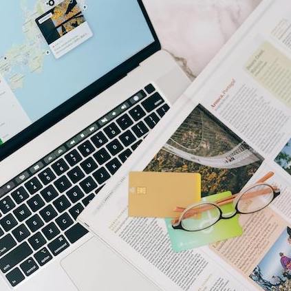 Makes detailed itineraries